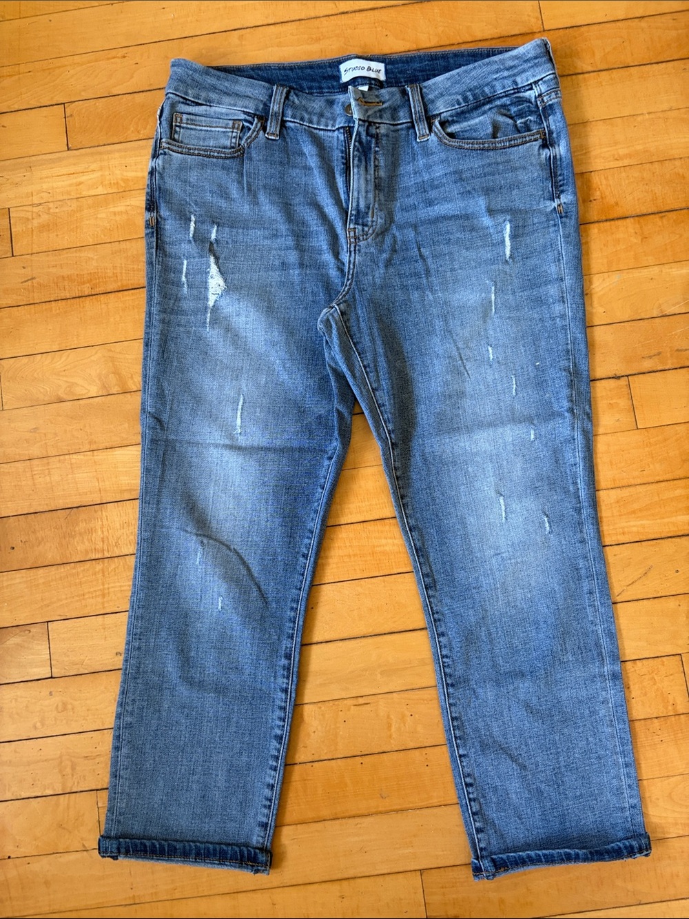 Crop Distressed Stretch Jeans in Medium Blue